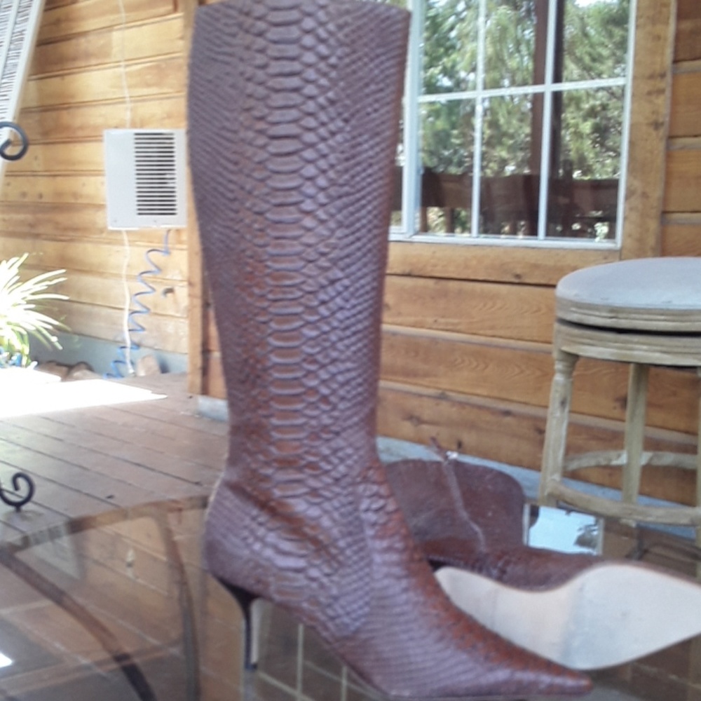 Boots - Picture 4 of 4